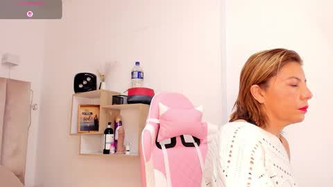 Snapshot of clhoe_johnson_ chatting on 6, 10, 2025 clhoe_johnson_ online show from 6, 10, 2025