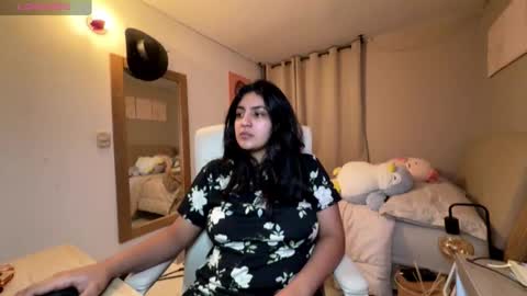 cloe small online show from 3, 12, 2025