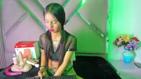 CloeMorenti  online show from 12, 11, 2025