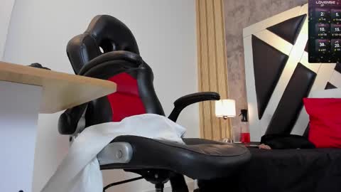 lady cloe person online show from 6, 2, 2026