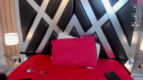 lady cloe person online show from 1, 3, 2026