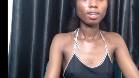 Snapshot of coco_petitqueen chatting on 3, 10, 2025 coco_petitqueen online show from 3, 10, 2025
