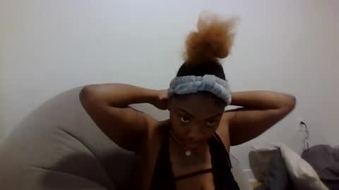 Snapshot of cocochanel197941 chatting on 14, 9, 2025 chanel online show from 14, 9, 2025