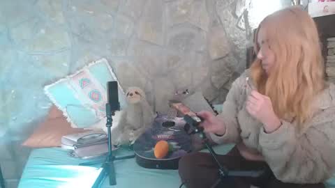 Snapshot of coconutpee chatting on 26, 11, 2025 Pee Whore online show from 26, 11, 2025