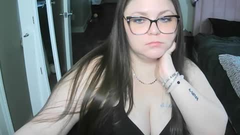 Snapshot of codieraye chatting on 5, 3, 2025 TheGoddessCodie online show from 5, 3, 2025