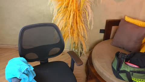 Snapshot of colethunder chatting on 4, 1, 2025 ColeThunder online show from 4, 1, 2025