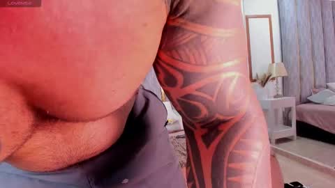 college_muscle_ass online show from 18, 9, 2025