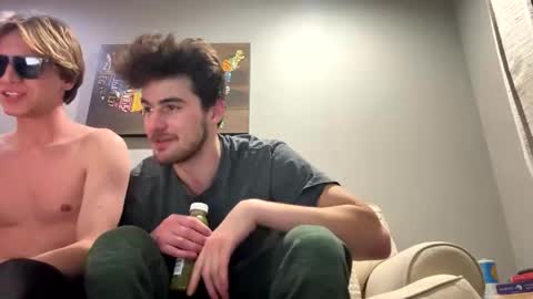 Snapshot of college_packing_8 chatting on 16, 12, 2025 college_packing_8 online show from 16, 12, 2025