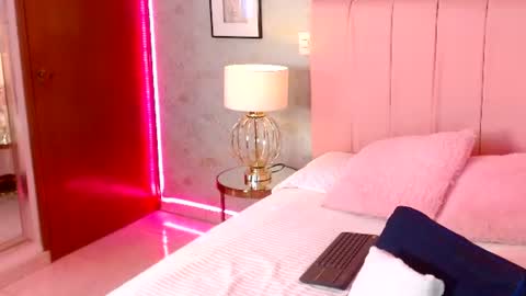 Snapshot of collinsgia chatting on 1, 7, 2026 Gia Colins online show from 1, 7, 2026