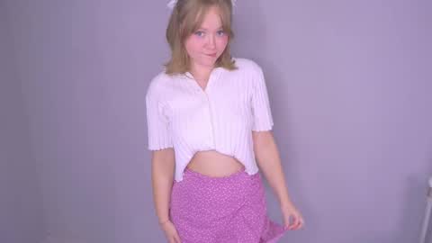 Snapshot of comecloserr chatting on 5, 11, 2025 Sophi online show from 5, 11, 2025