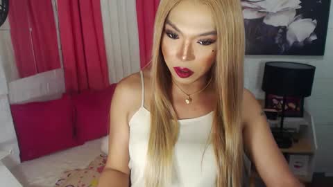 QUEEN SABRINA online show from 2, 1, 2025