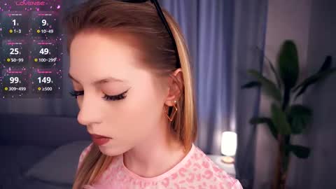 Snapshot of constanceglascov chatting on 17, 9, 2025 Hello im Sofia Welcme to my room .More hugs and kiss for you online show from 17, 9, 2025
