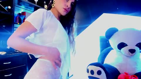 Coral  online show from 1, 2, 2025