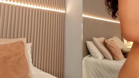 coralineross_ online show from 4, 2, 2025