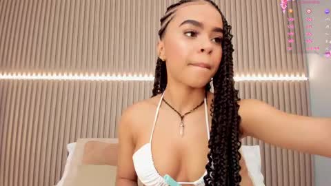coralineross_ online show from 21, 2, 2025