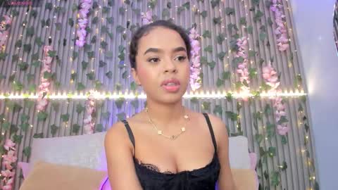 coralineross_ online show from 21, 11, 2025