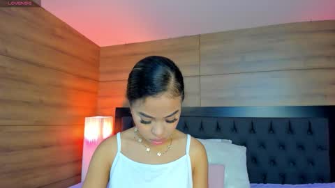 coralineross_ online show from 17, 12, 2025