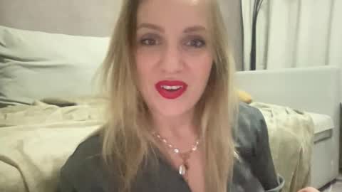 cosmo_blondiee online show from 1, 10, 2025