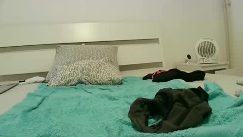 coucou14kl online show from 11, 4, 2026