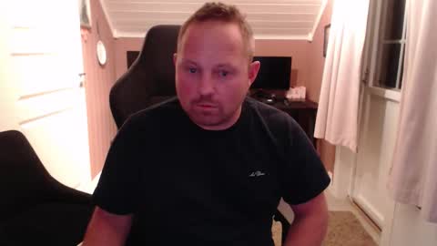 Snapshot of couple3845 chatting on 30, 10, 2025 couple3845 online show from 30, 10, 2025