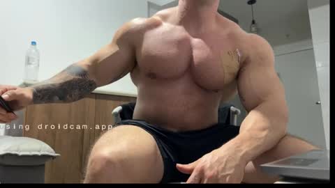 couplemuscle40 online show from 24, 10, 2025