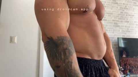 couplemuscle40 online show from 11, 11, 2025