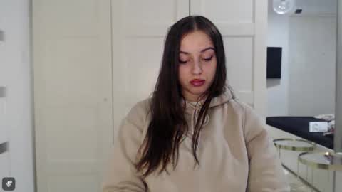 Courtney online show from 3, 11, 2025