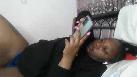 Snapshot of cozy_dion chatting on 5, 10, 2025 Erykah online show from 5, 10, 2025