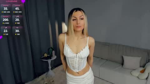 Snapshot of crazy_selfi chatting on 23, 2, 2025 Emma online show from 23, 2, 2025