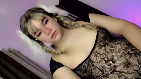 Snapshot of crazy_vixen chatting on 7, 3, 2026 Hot Ayisha online show from 7, 3, 2026