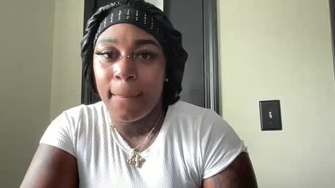Snapshot of creame_sensation chatting on 23, 9, 2025 PHANTOMTARGARYENXXX online show from 23, 9, 2025