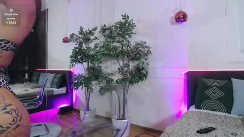 Snapshot of creamyinkk chatting on 27, 10, 2025 Sophie online show from 27, 10, 2025