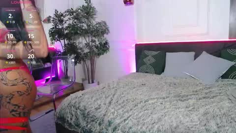 Snapshot of creamyinkk chatting on 28, 10, 2025 Sophie online show from 28, 10, 2025