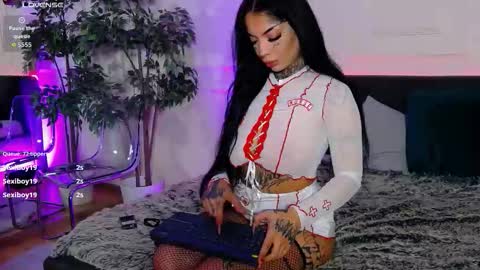 Snapshot of creamyinkk chatting on 4, 11, 2025 Sophie online show from 4, 11, 2025