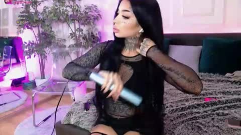 Snapshot of creamyinkk chatting on 5, 11, 2025 Sophie online show from 5, 11, 2025