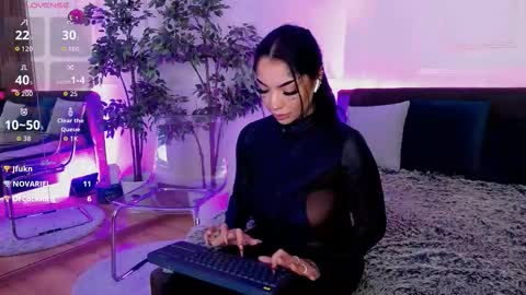 Snapshot of creamyinkk chatting on 6, 11, 2025 Sophie online show from 6, 11, 2025