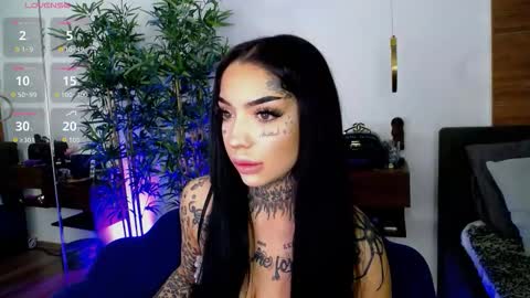 Snapshot of creamyinkk chatting on 27, 11, 2025 Sophie online show from 27, 11, 2025