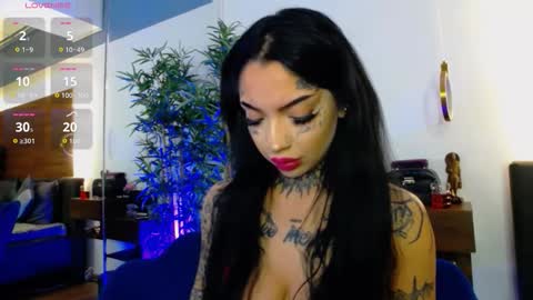Snapshot of creamyinkk chatting on 15, 12, 2025 Sophie online show from 15, 12, 2025