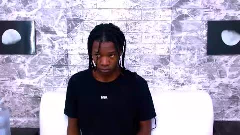 CriisBrown  online show from 25, 11, 2025