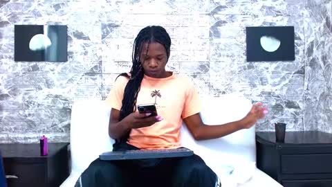 CriisBrown  online show from 26, 11, 2025