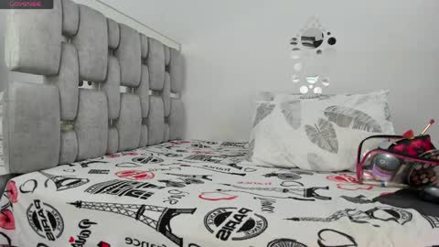 criistal_0 online show from 17, 4, 2026