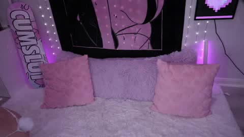 Crimson Kitten online show from 6, 4, 2026