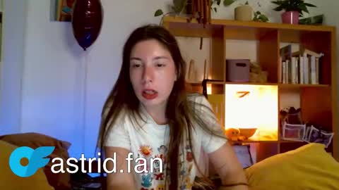 Snapshot of cringebutcute chatting on 11, 9, 2025 Astrid online show from 11, 9, 2025