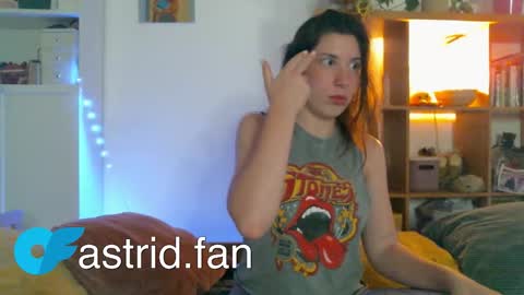 Snapshot of cringebutcute chatting on 13, 9, 2025 Astrid online show from 13, 9, 2025