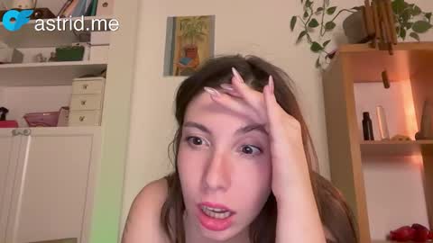Snapshot of cringebutcute chatting on 7, 10, 2025 Astrid online show from 7, 10, 2025