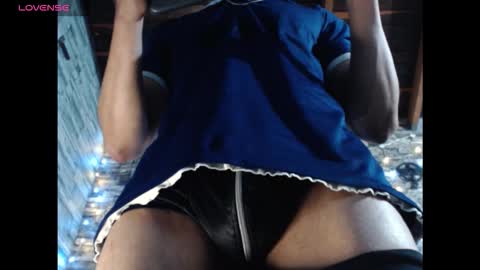 Snapshot of cris_angel01 chatting on 28, 10, 2025 Cris online show from 28, 10, 2025