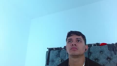 CRISANDMERY online show from 4, 3, 2025