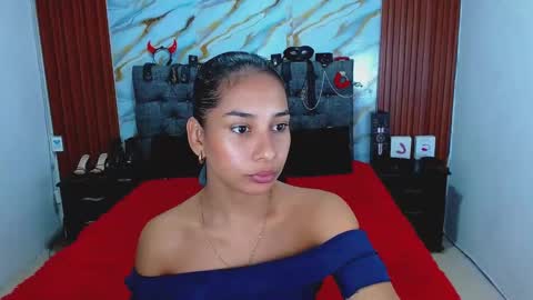 CRISANDMERY online show from 14, 4, 2026