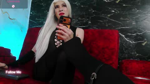 crislingery_doll online show from 8, 4, 2026