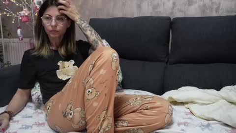 crissy_love online show from 5, 1, 2025